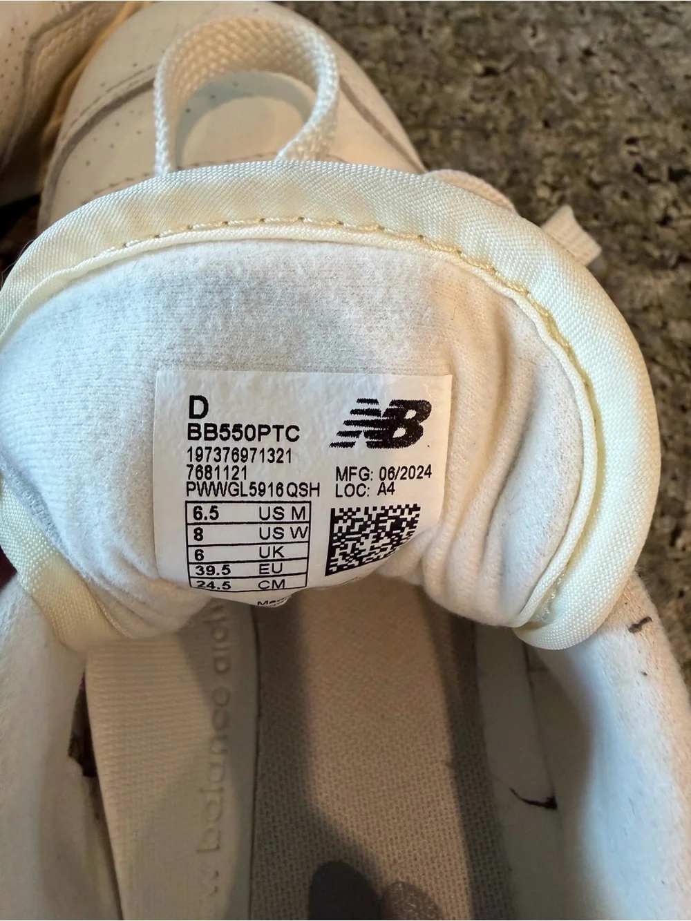 New Balance Men’s Sneakers in White and Gray